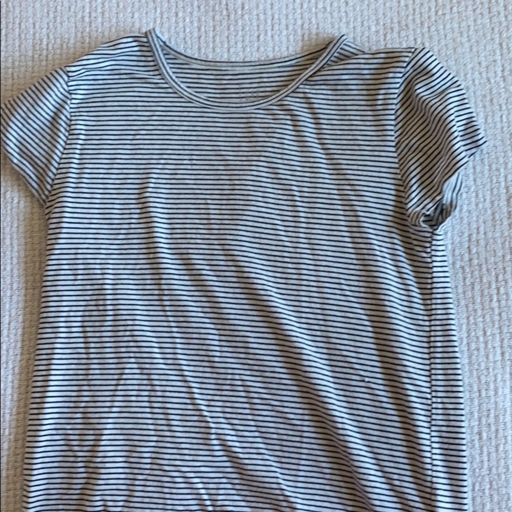 Black and white striped t-shirt🖤